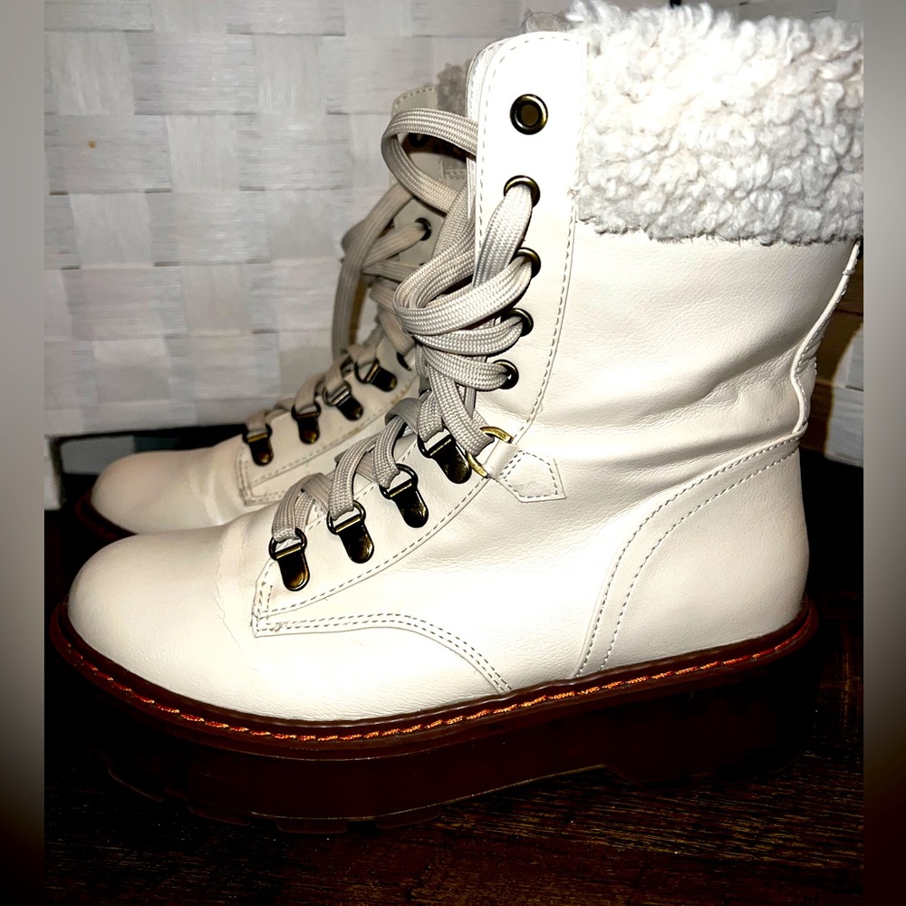 Circus by Sam Edelman Ivory Shearling Combat Boots Platform Gum Sole Size 9